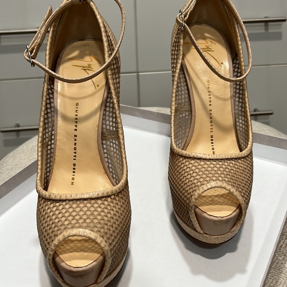 Giuseppe Zannotti Heel Size 6.5